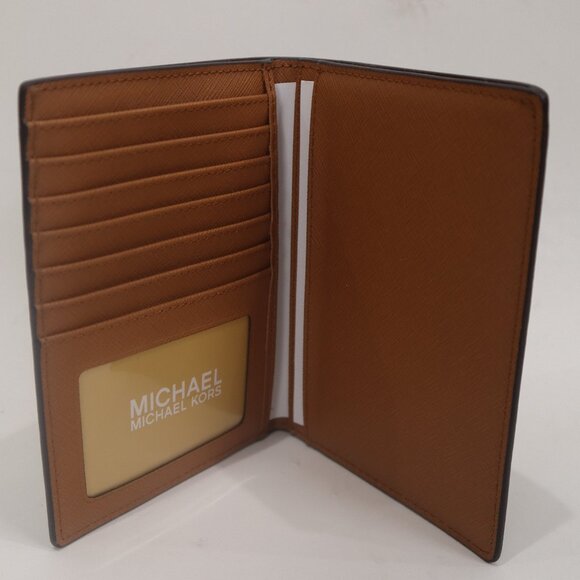 ❄ Michael Kors NWT Brown Black Gold Logo Lettering Credit Card Passport Holder - Picture 2 of 3